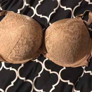 Victoria’s Secret bombshell bra